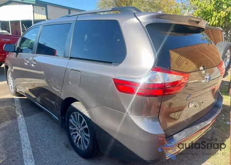 2018 Toyota Sienna Xle z USA, uszkodzony, nr VIN 5TDYZ3DC2JS906129